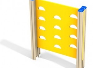Желтая стена-препятствие с прорезями для ног